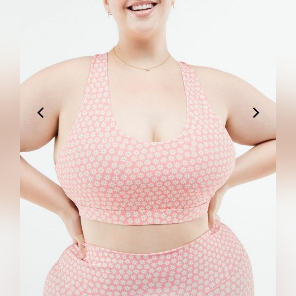 Fabletics Workout Set - Picture 9 of 12